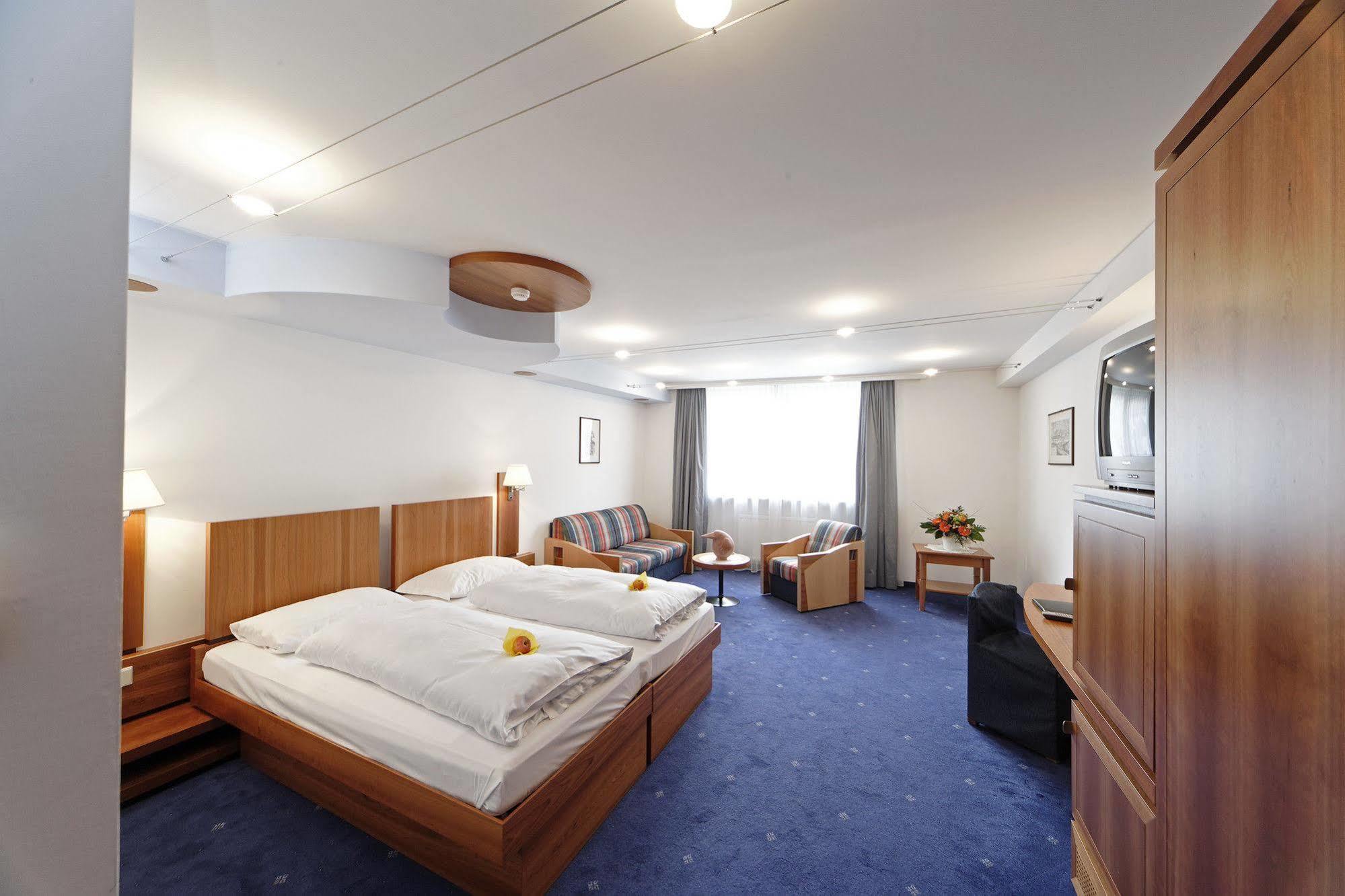 Hotel Krone - Eat, Drink, Stay Brixen Exterior foto